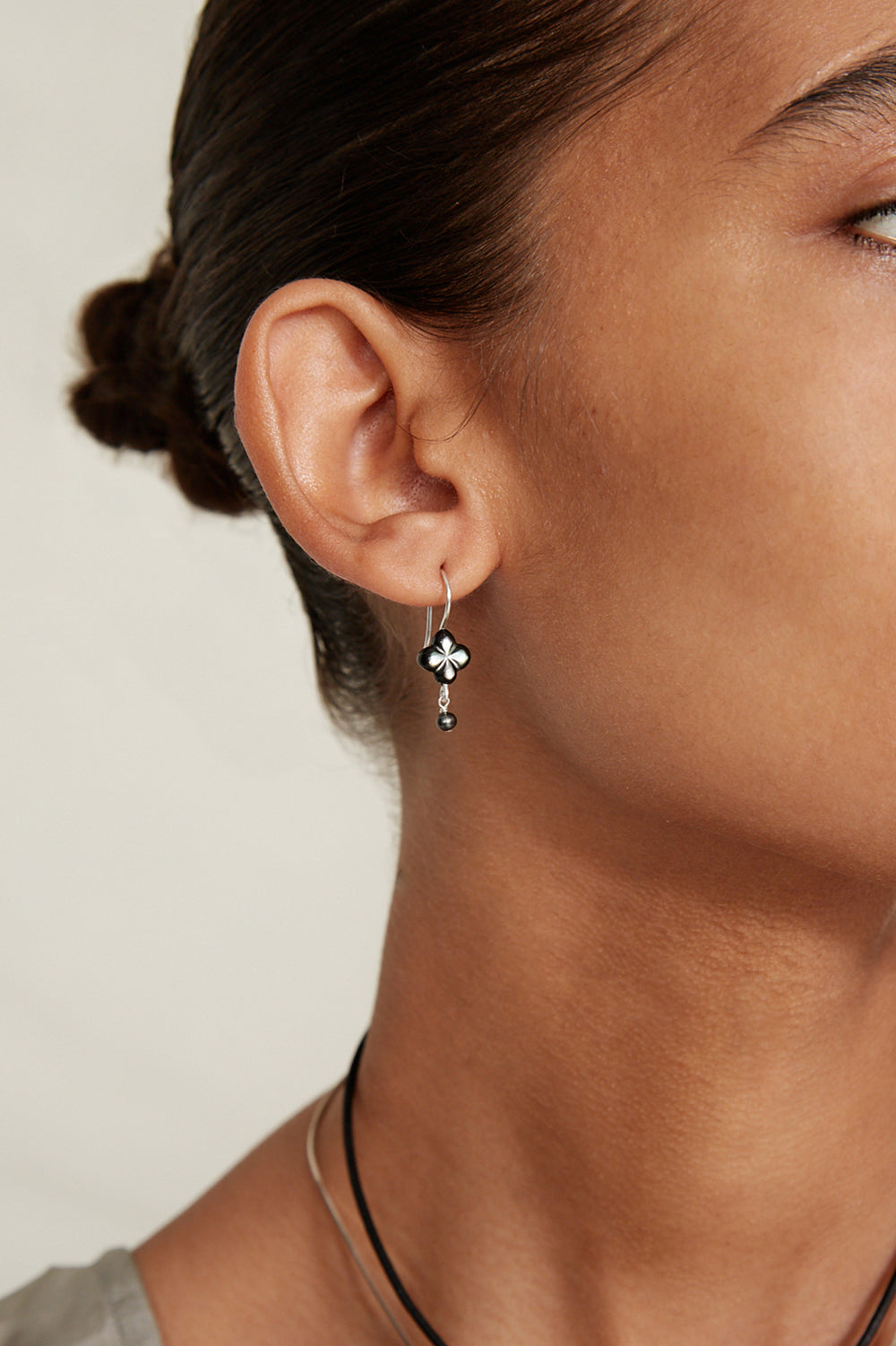 BLACK MOTHER OF PEARL CLOVER DROP EARRING