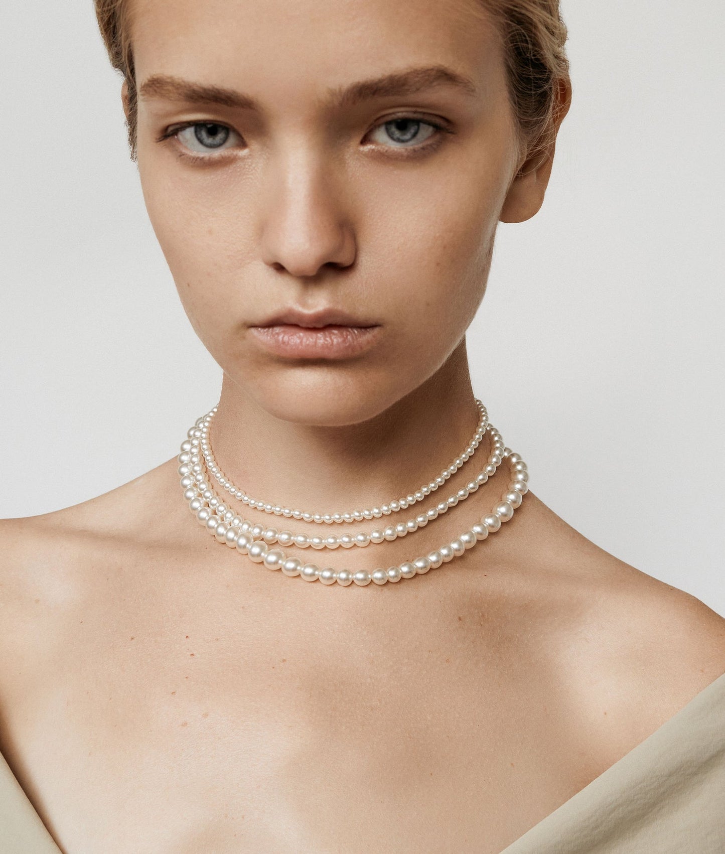 GISELLE'S PEARL NECKLACE