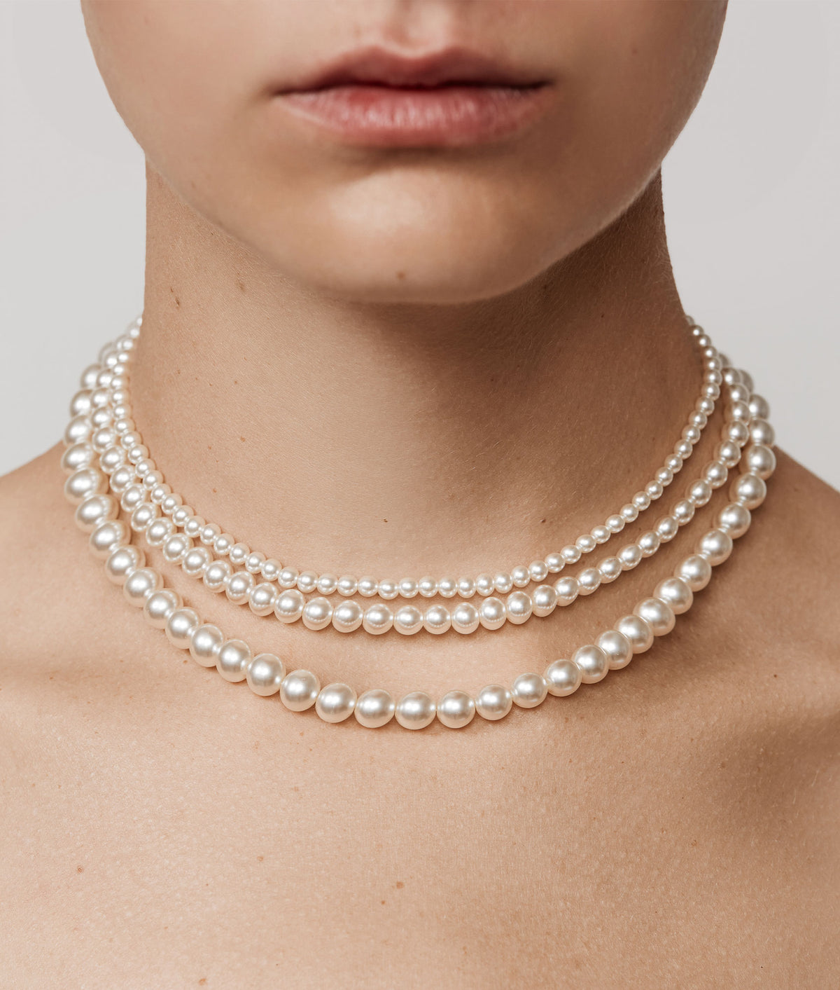 GISELLE'S PEARL NECKLACE