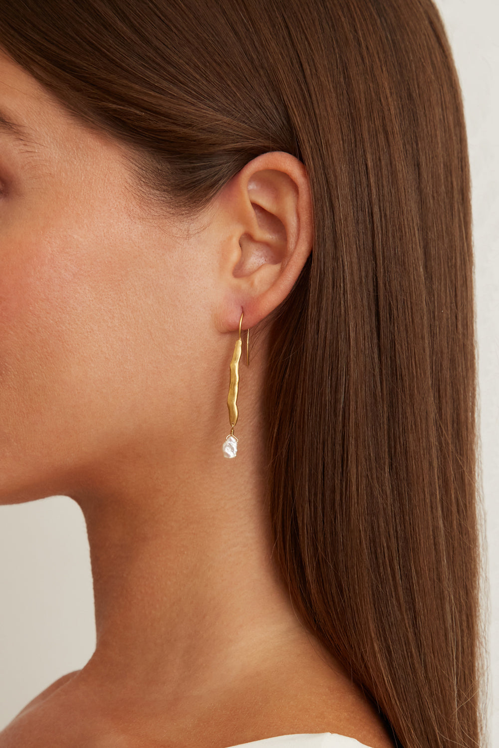 HANDMADE GOLD SOLITAIRE PEARL DROP EARRING